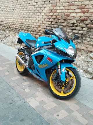 Suzuki GSX 600 R Azul