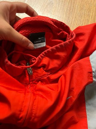 Chaqueta Nike Roja y Gris