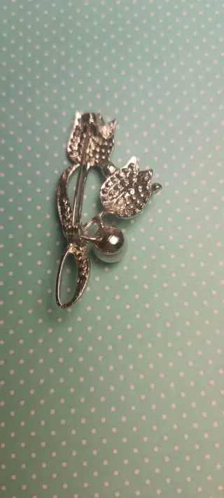 Broche Flor con Perla y Cristales Plateado