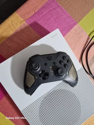 Xbox One S Negra y Blanca 500gb con 15 juegos.