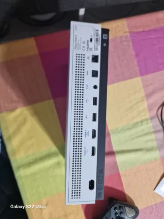 Xbox One S Negra y Blanca 500gb con 15 juegos.