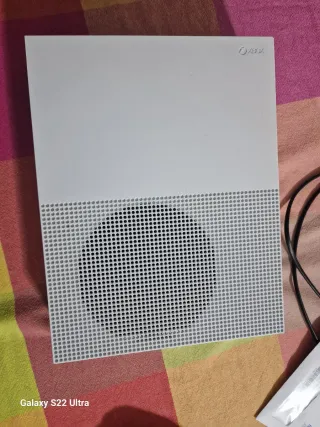 Xbox One S Negra y Blanca 500gb con 15 juegos.