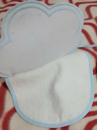 2 Baberos Nube Azul y Blanco