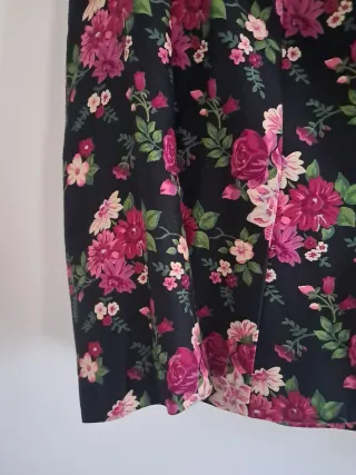 Chaqueta negra y violeta H&M floral Talla XS - S