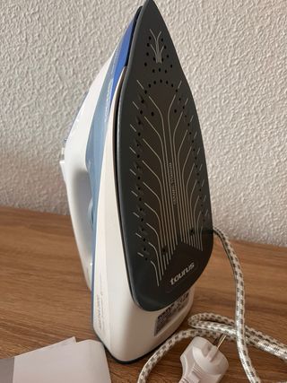 Plancha de Vapor Taurus Agatha 2800W