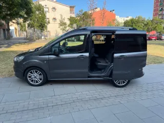 Año 2018, letra C.. Ford tourneo 1.5 diesel 95cv