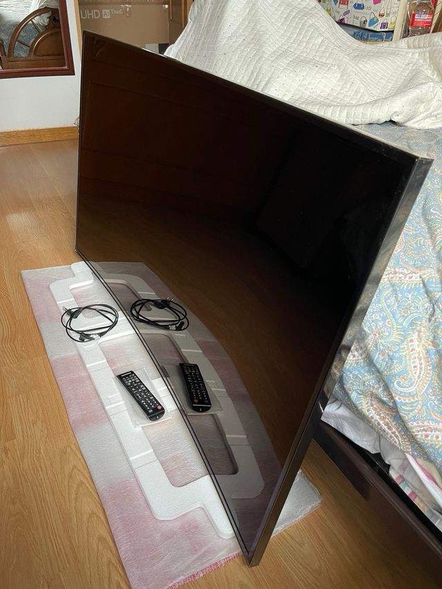 Samsung TV uhd ultra high definition 4k ovalada 55