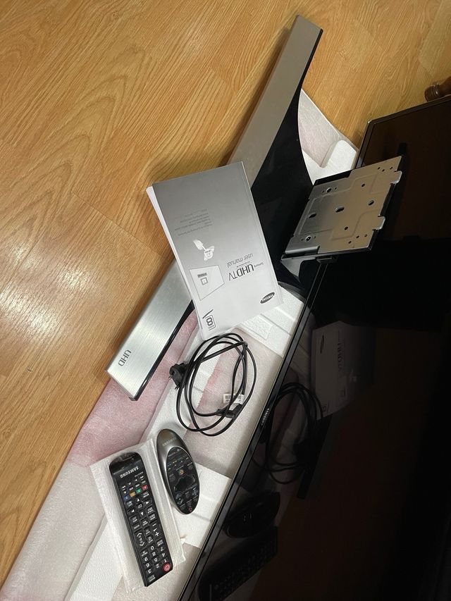 Samsung TV uhd ultra high definition 4k ovalada 55