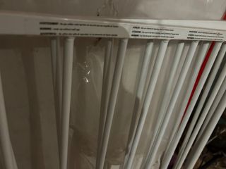 Valla metálica blanca