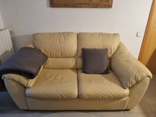 Sofá de 2 plazas de cuero beige
