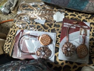 Agarraderas de cortina doradas y marrones