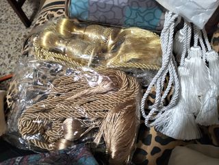 Agarraderas de cortina doradas y marrones