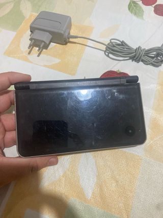 Nintendo DSi XL Negra con Cargador