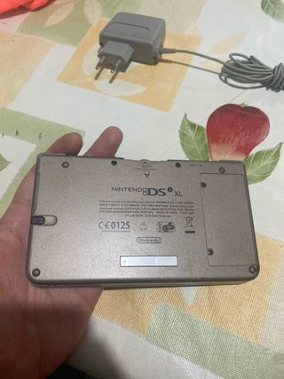 Nintendo DSi XL Negra con Cargador