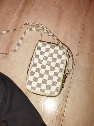 Bolso bandolera cuadros blanco y gris