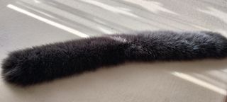 Cuello de piel de zorro azul