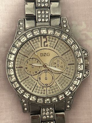 Reloj DZG con diamantes