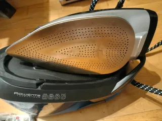Plancha de vapor Rowenta Turbosteam Averíada.