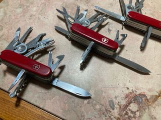 3 Victorinox: 2 Swisschamp + 1 Champion