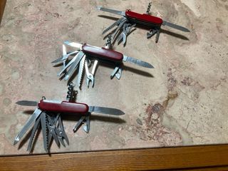 3 Victorinox: 2 Swisschamp + 1 Champion