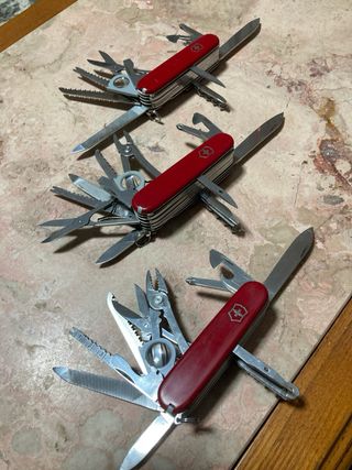 3 Victorinox: 2 Swisschamp + 1 Champion