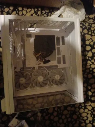 Caja PC Gaming Blanca Nueva con fuente alimentació