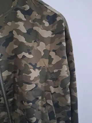 Chaqueta bomber estampado Camuflaje Talla S