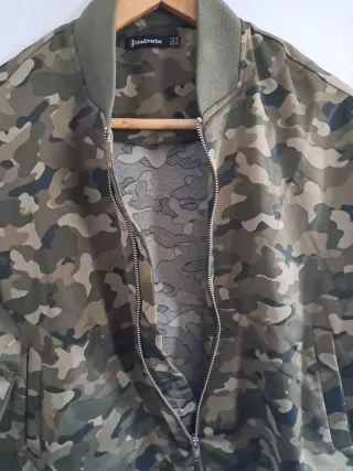 Chaqueta bomber estampado Camuflaje Talla S