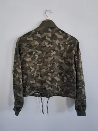 Chaqueta bomber estampado Camuflaje Talla S
