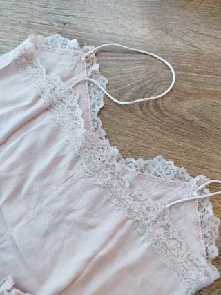 Camiseta tirantes rosa encaje