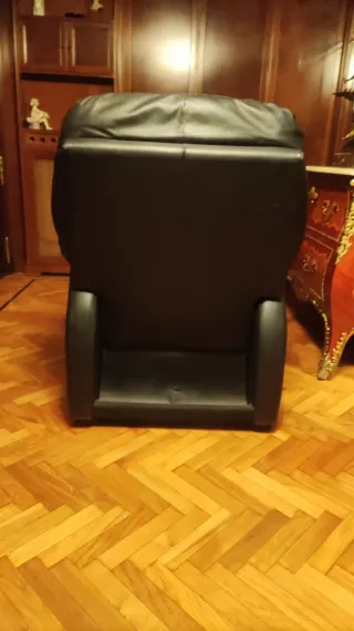 Sillón reclinable de cuero negro