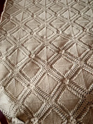 Colcha ganchillo café con leche