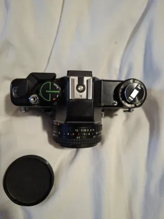 Cámara Praktica B100 con funda y correa