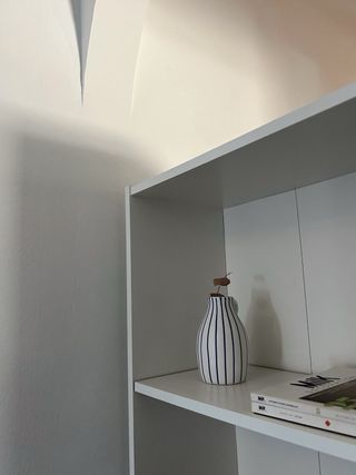 Estantería blanca de madera