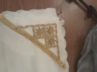 Meravigliosa tovaglia da rifinire bordo oro