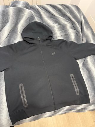Chaqueta Nike Tech Negra