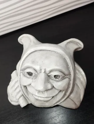 Gargoyles Face Stone Décor