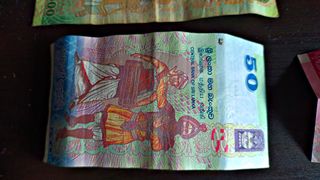 Monete di Sri Lanka: 1000, 100, 50, 20 rupie