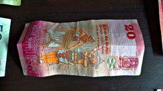 Monete di Sri Lanka: 1000, 100, 50, 20 rupie