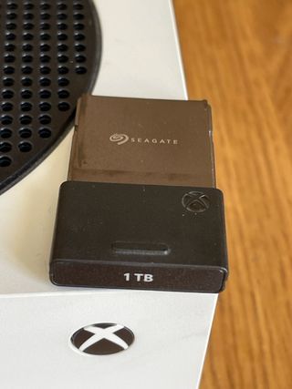 Xbox Series S Blanca + Mando + Tarjeta 1TB