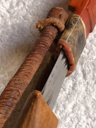 TEBU AFRICANA CON FUNDA DE CUERO, ACERO Y PIEL