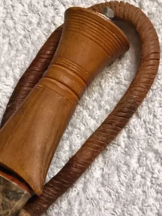 TEBU AFRICANA CON FUNDA DE CUERO, ACERO Y PIEL