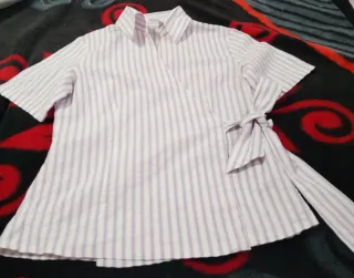 Camisa cruzada de rayas para mujer