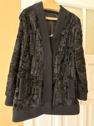 Chaquetón de pelo negro talla única