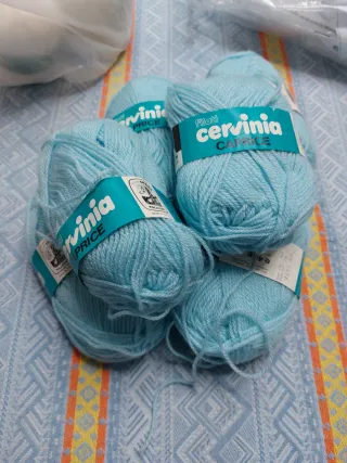 6 Gomitoli Lana Azzurra 40g