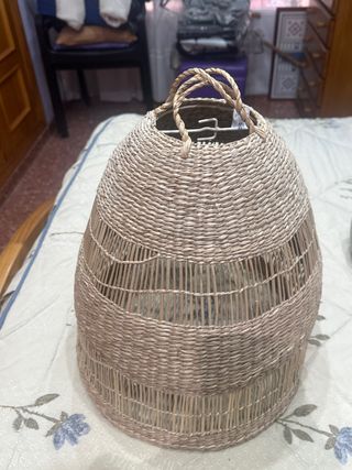 Lámpara de mimbre artesanal