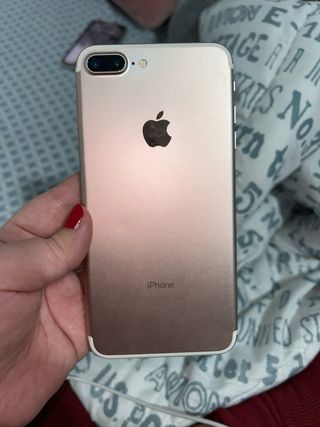iPhone 7 Plus rosa (sembra dorato alla luce)