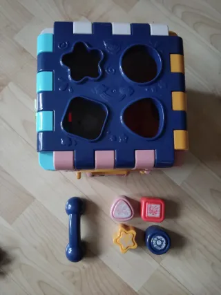 Cubo actividades bebé