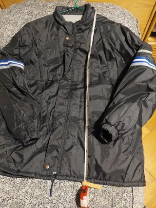 Chubasquero caballero negro