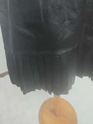 Falda negra polipiel con cinturón